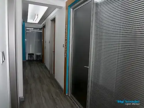 sosyal medya uzmanlık eğitimi